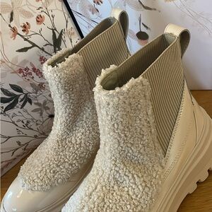 NIB SOREL Women Size 8.5 Beige 1" Platform Faux-Shearling Caribou X Chelsea Boot